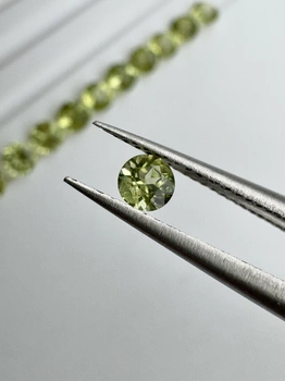 Perydot oliwin naturalny okrągły fasetowany fi 3 mm
