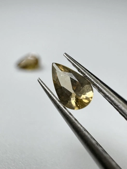 Turmalin fasetowany miedziany gruszka 5 x 3 mm