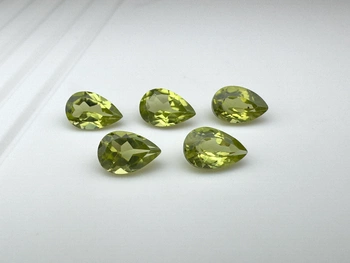 Perydot oliwin gruszka fasetowany 6x4 mm