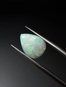 Opal naturalny kaboszon gruszka 13,91 x 10,83 mm
