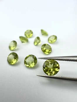 Perydot oliwin okrągły fasetowany  fi 5 mm