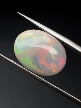 Opal ciemny naturalny kaboszon owal 17,54 x 13,05 mm