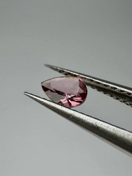 Turmalin fasetowany różowy gruszka 5 x 4 mm