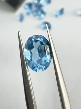 Niebieski topaz owal fasetowany 8x6 mm