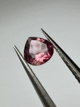 Turmalin fasetowany różowy gruszka 4,52 x 4,35 mm