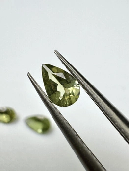 Turmalin fasetowany zielony gruszka 5 x 3 mm