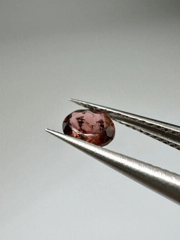 Turmalin fasetowany czerwony owal 5 x 4 mm