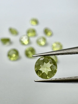 Perydot oliwin okrągły fasetowany  fi 4 mm