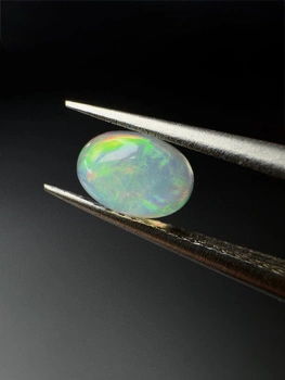 Opal naturalny kaboszon owal 6x4 mm
